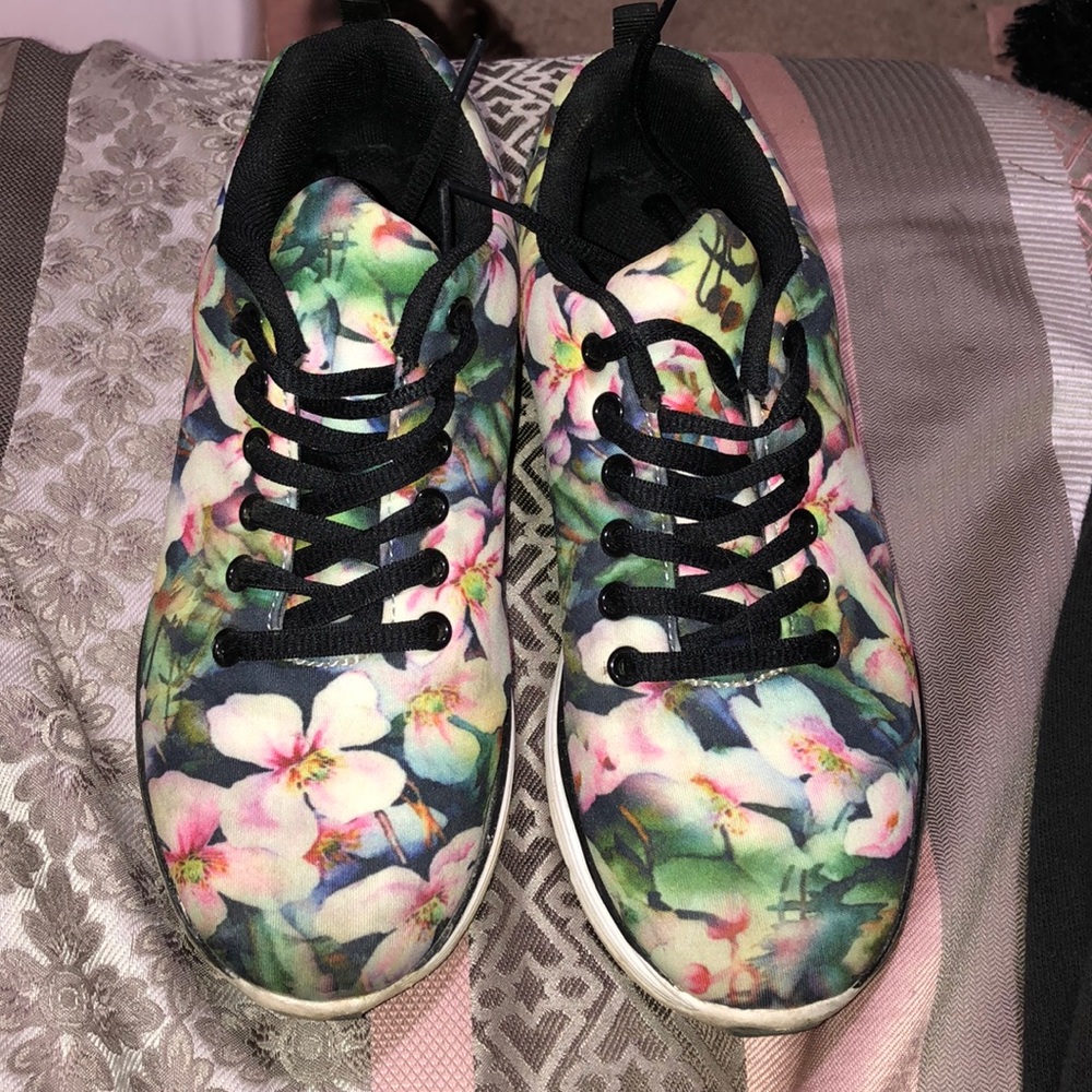 JUSTFAB Floral Print Charis Sneakers